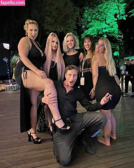 Kathy__Deep modèle porno archive