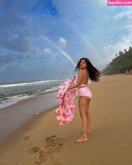 Akshita Rai Shrivastava beau modèle image