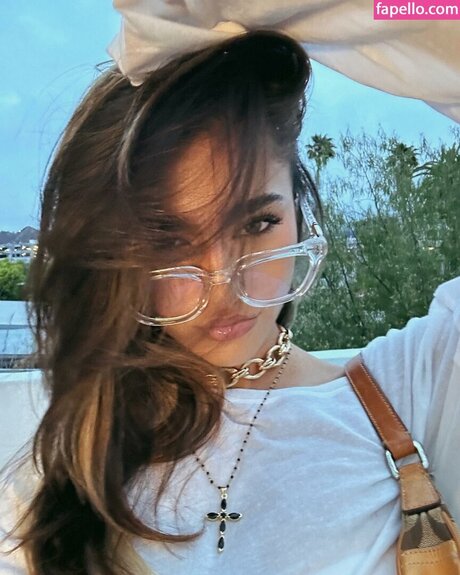 Rayna V modèle nu img