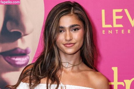 Rayna V modèle galerie