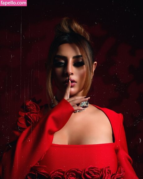 Avneet Kaur star du porno adulte collection