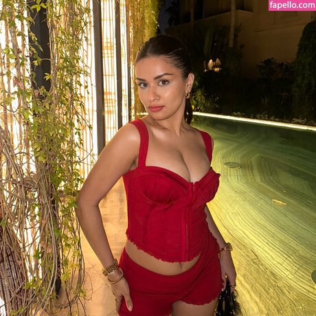 Avneet Kaur étoile chaude photo