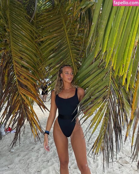 Arianna Tornari étoile sexy galeries