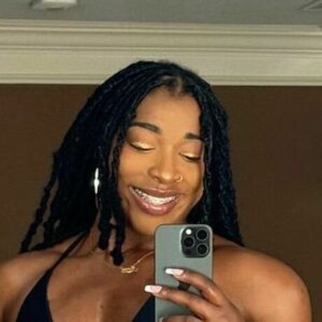 miss kiaraphillips star du porno belle img