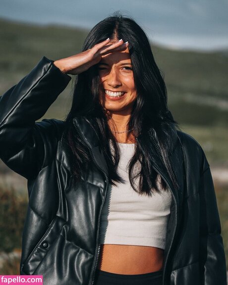 angadobo actrice chaude photo