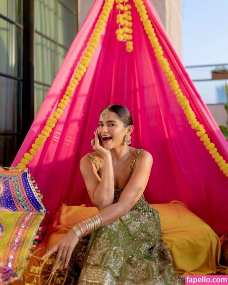 Meghna Kaur art de star du porno des photos