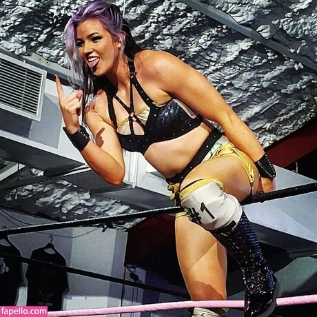 Lena Kross star du porno parfaite galeries