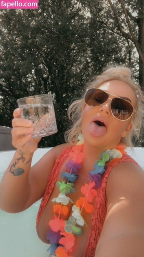 Mercedes Twitter Milf mannequin collection