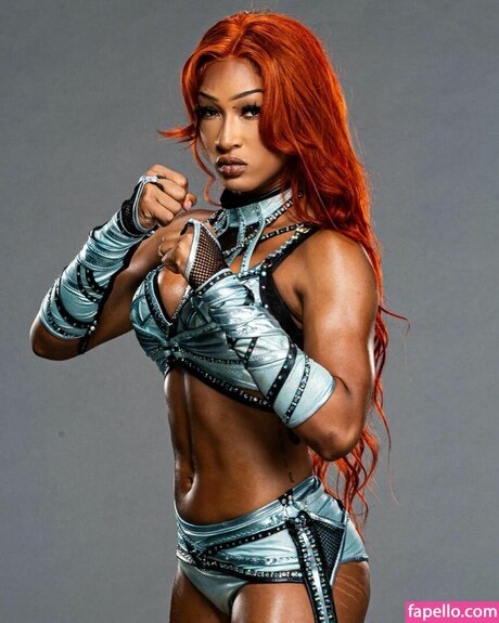 grande rousse onlyfans haut sexy galeries