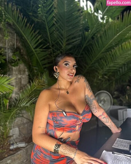 Debora Bloise nus étoiles archive