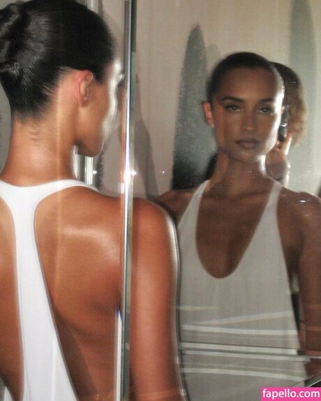 Alexandra Saint Mleux star du porno chaud galeries