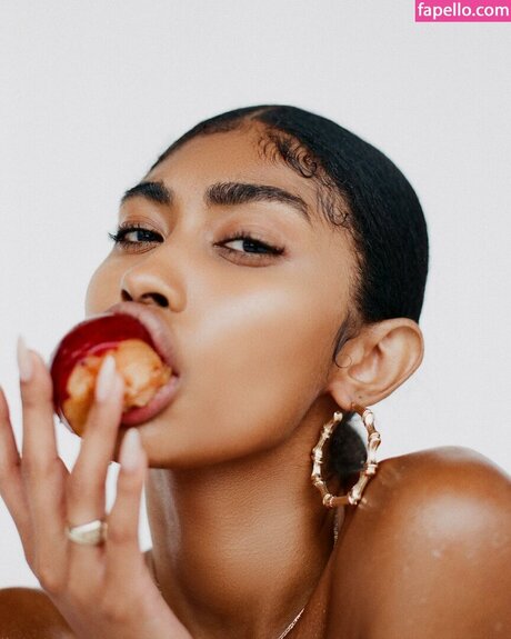 Jasmine Chola modèle magnifique des photos