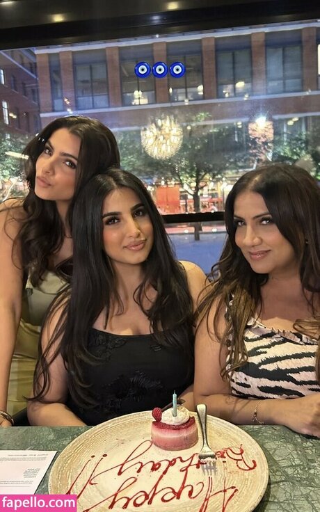 Jaya Thandi star du porno nue image