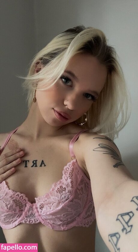 Neea Kuosmanen haut étoile galeries