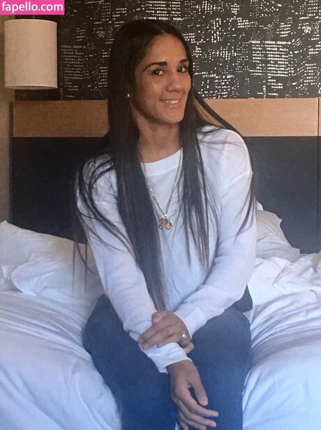 Amanda Serrano modèle joli photos