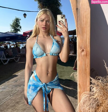 Duygu German modèle joli collection