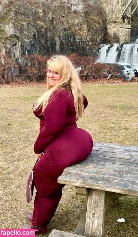 ASSZILLA actrice érotique galerie