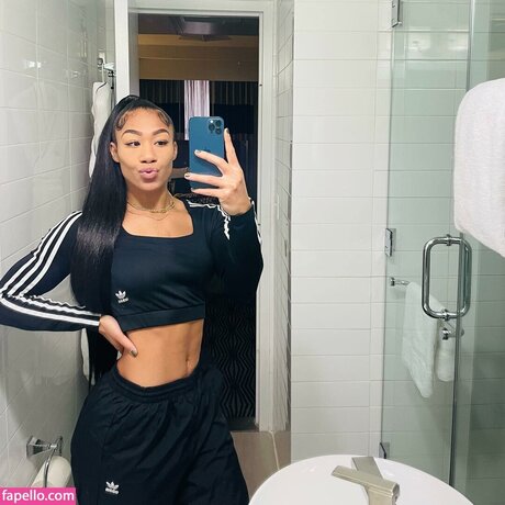 Alycia Baumgardner actrice chaude img