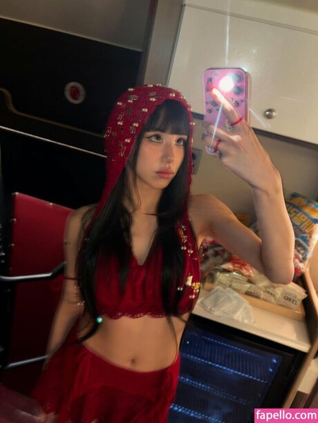 Chaeyoung top star photo