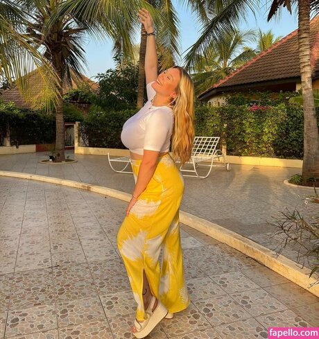 Justinaccessible jolie star du porno archive