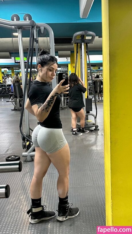 Mica Yba ez modèle chaud photo