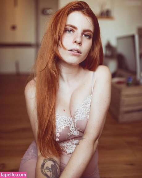 Lucilla Jiggly mannequin image