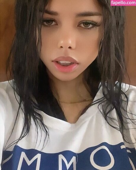 Ale oficial beau modèle photos