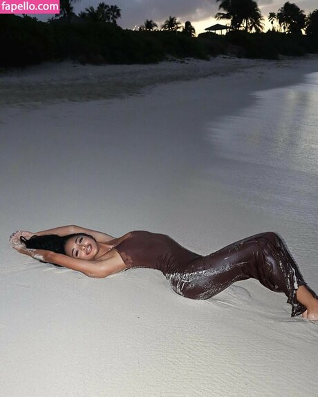 Jaya Araye Williams modèle de haute qualité img