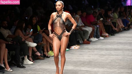 Jaya Araye Williams modèle xxx collection