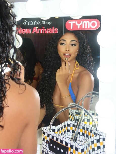 Jaya Araye Williams jolie étoile des photos