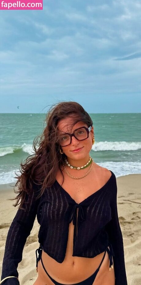 Julie Ferrat star érotique images