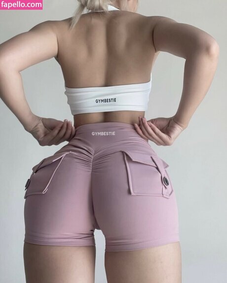 Jel___ly mannequin image