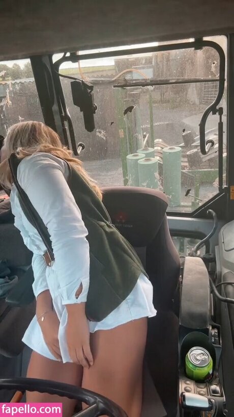 Harriet Cowan From Clarkson s Farm star du porno gratuit photos