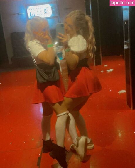 Harriet Cowan From Clarkson s Farm star du porno en haute qualité galerie