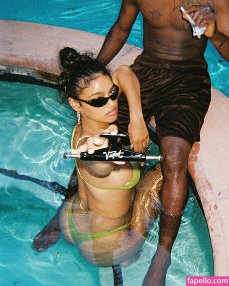 fellation publique onlyfans nu de haute qualité images