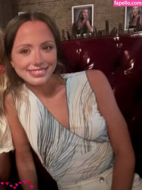 Lily Mo Sheen modèle xxx collection