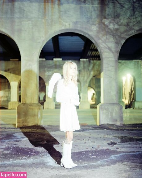 Kat Madeira nus étoiles galeries