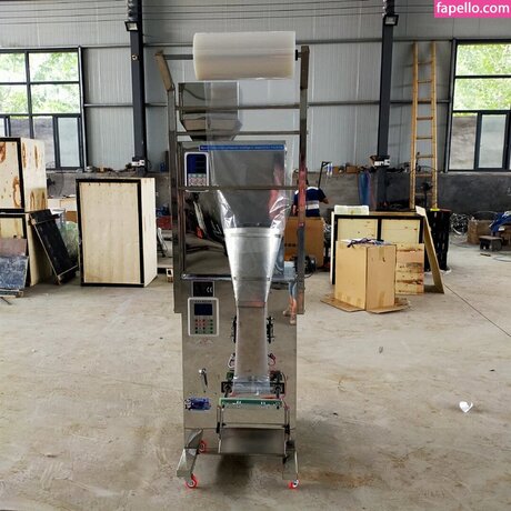 Adrian Naeves mannequin galerie