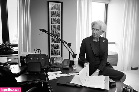 Christine Lagarde étoile nue galerie
