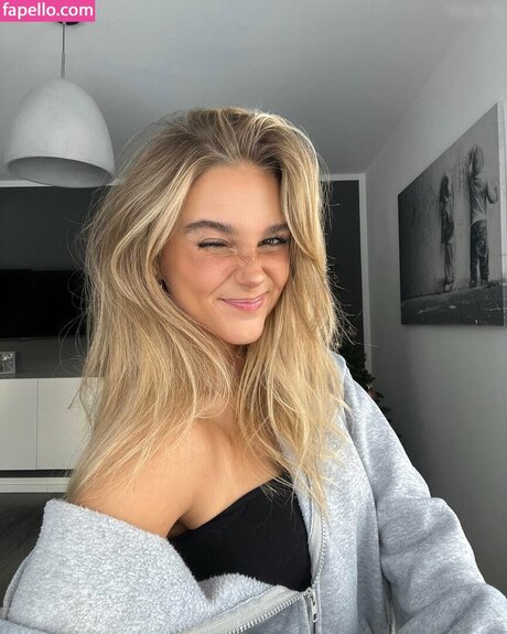 Lara Spengler top star photos