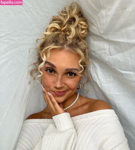 Lara Spengler actrice nue collection