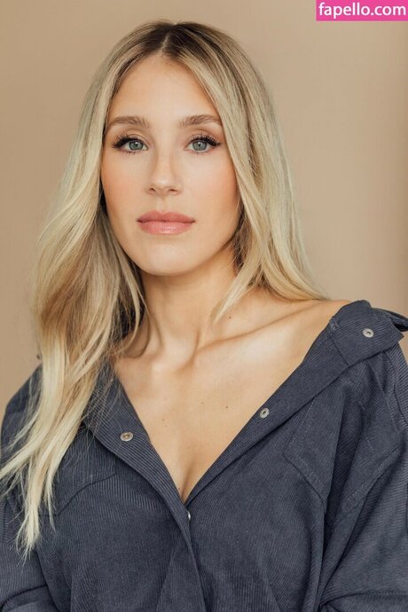 Lisa Gilroy star du porno gratuite photo