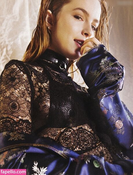 Bridgit Mendler modèles nus archive