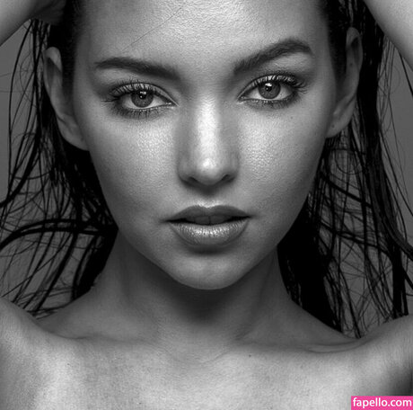 Jessie Farrell modèle pornographique img