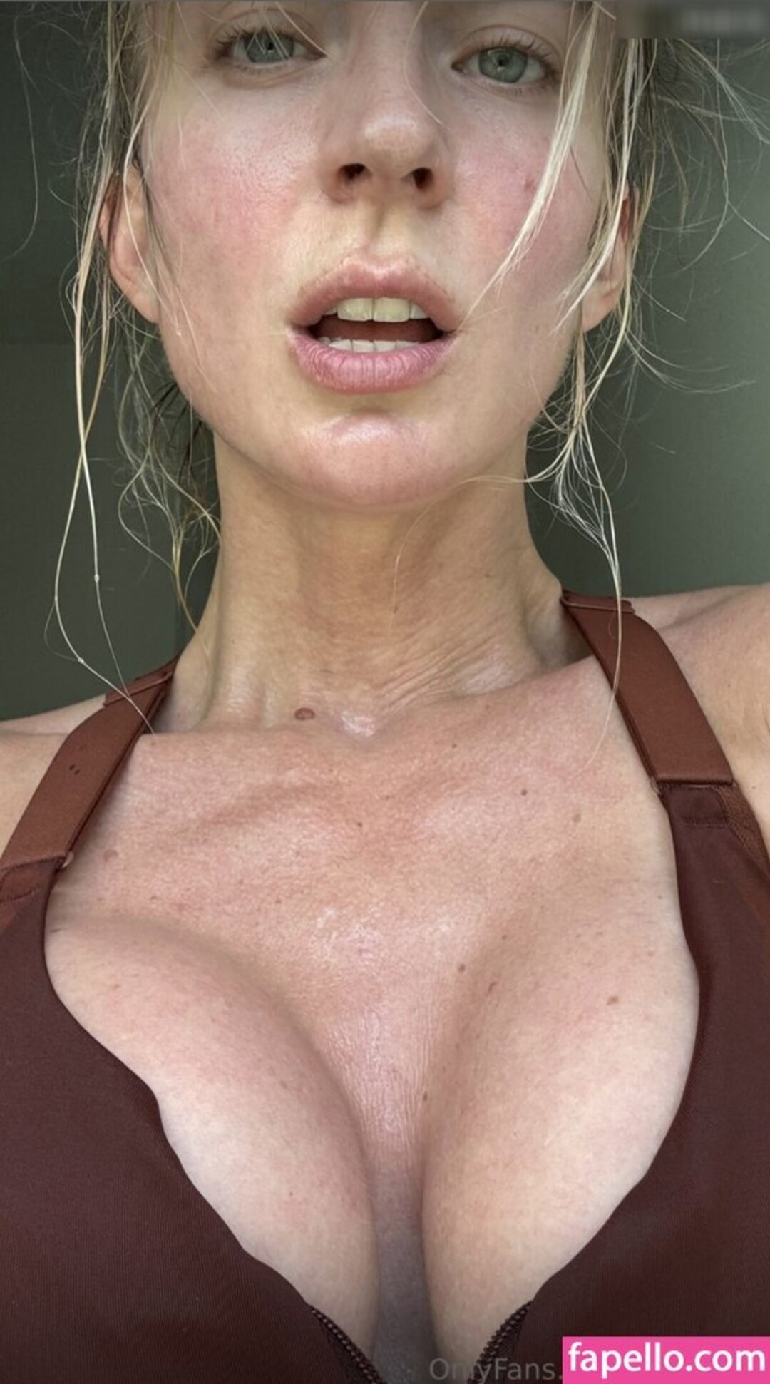 Yrsa Clicks star du porno adulte image