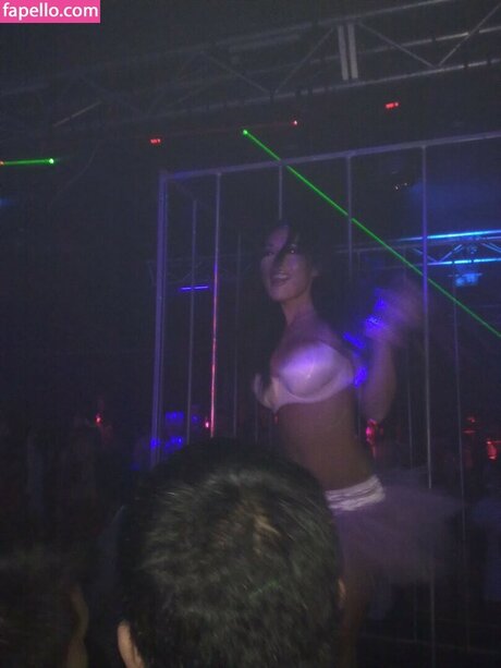 Stephanie Ly modèle érotique img