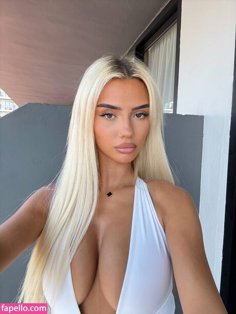 Abbie Hall haut de star du porno image