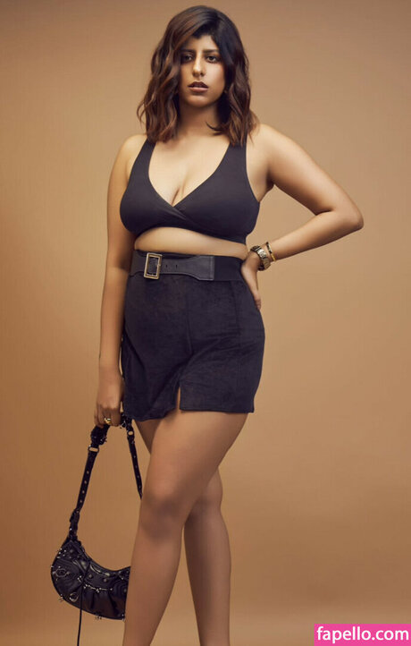 Muskan Thakurani étoile sexy images