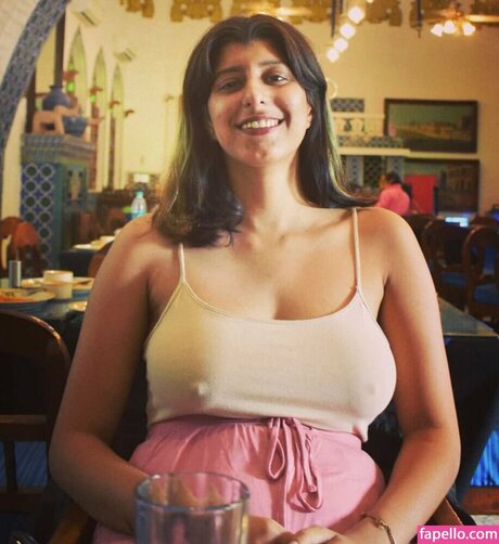 Muskan Thakurani star du porno chaude img