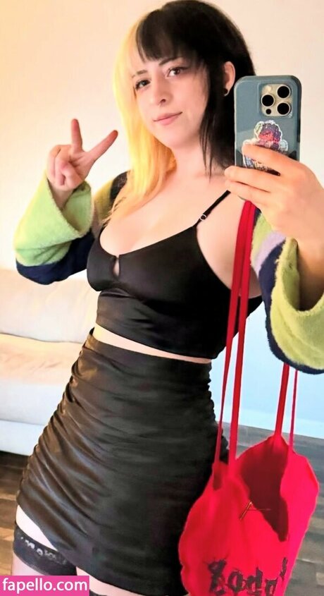 CubeCosplay jolie actrice image